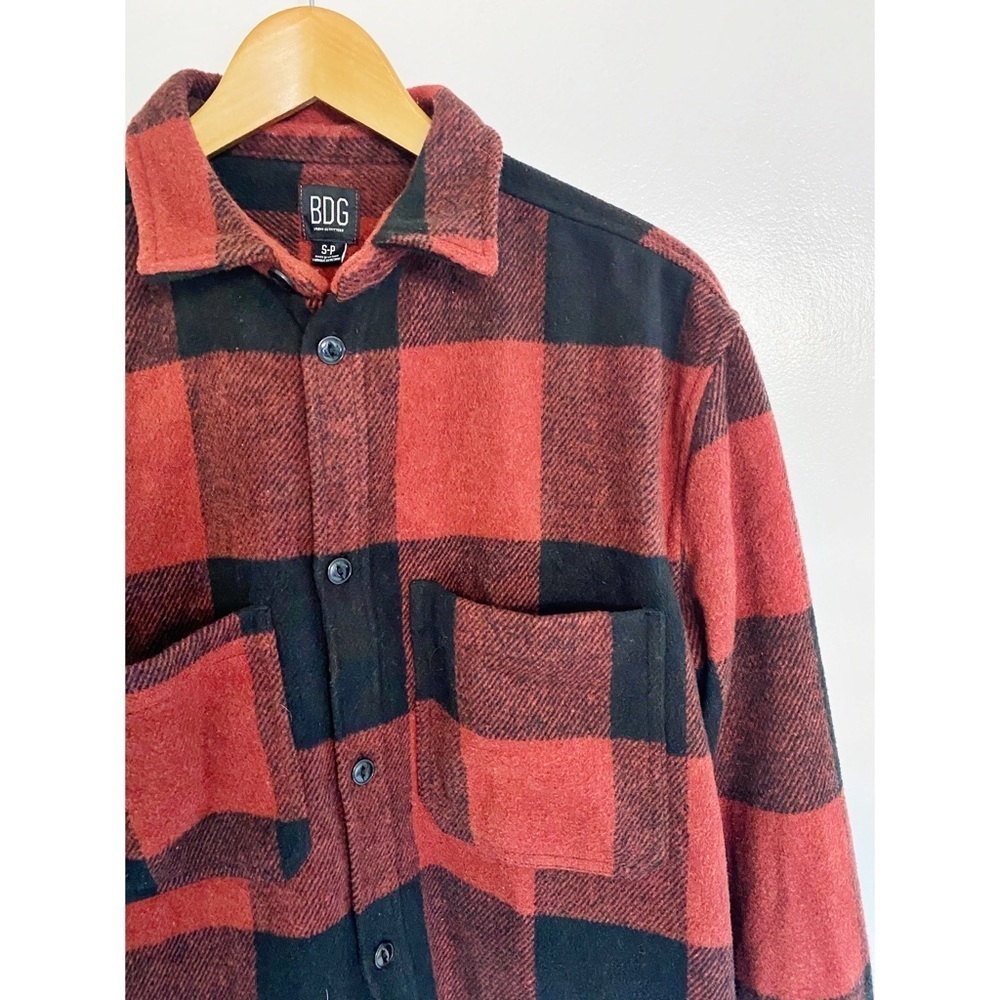 BDG Red Black Plaid Flannel Jacket Size Small - Picture 5 of 9